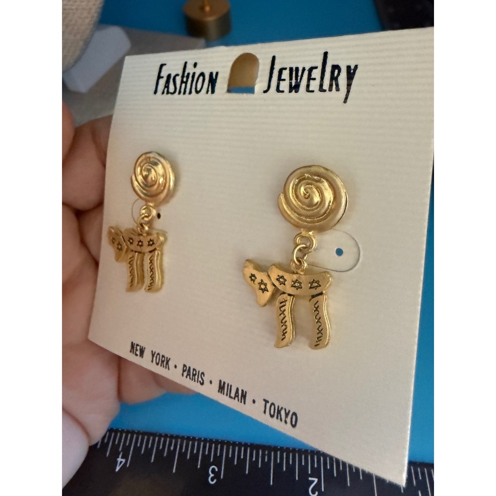 Vintage Gold Tone Chai Symbol Dangle Earrings Hebrew Life Jewish Jewelry NEW - Picture 2 of 4